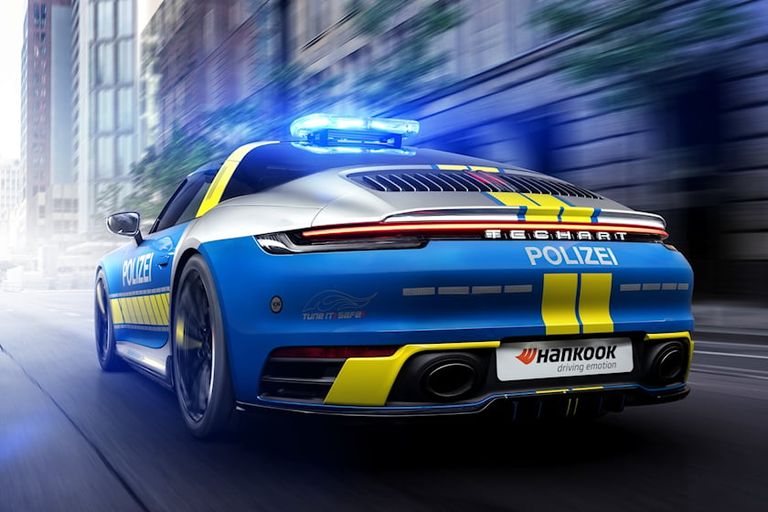 بورش 911 Targa 4 ألفا روميو Giulia Quadrifoglio