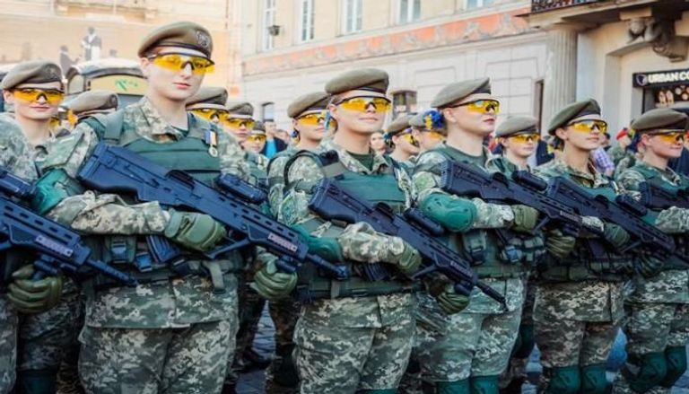 مجندات في صفوف الجيش الأوكراني - أرشيفية