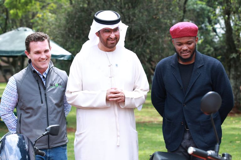 الرئيس المعين لمؤتمر COP28 يلتقي رواد مناخ شباب في كينيا