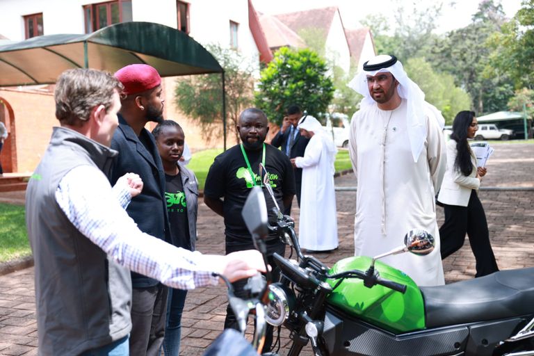 الرئيس المعين لمؤتمر COP28 يلتقي رواد مناخ شباب في كينيا