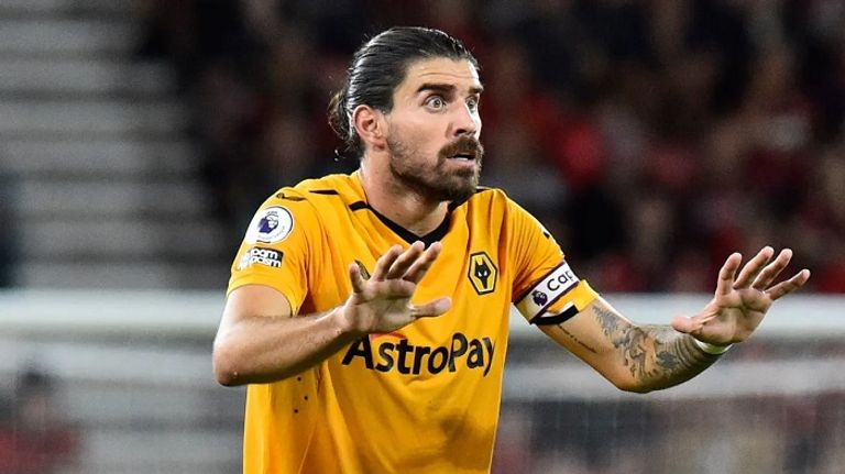 روبين نيفيز برناردو سيلفا وإلكاي غوندوغان نجما مانشستر سيتي