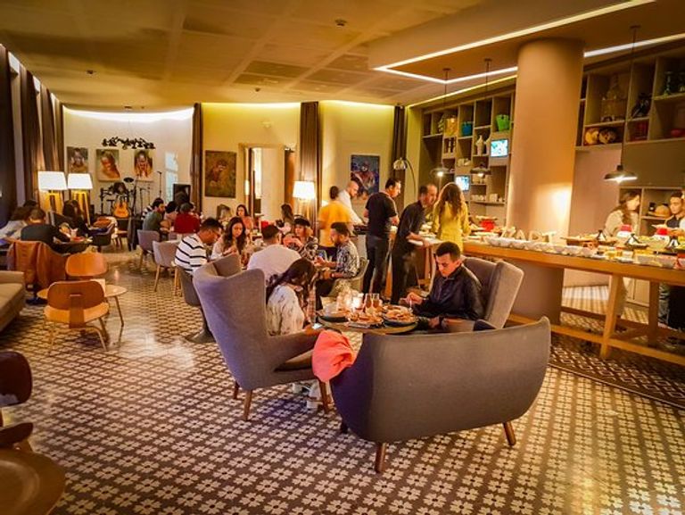 مطعم البازار أحد أفضل مطاعم مراكش أفضل مطاعم المغرب…باقة مُتنوعة من المأكولات المغربية الشهية