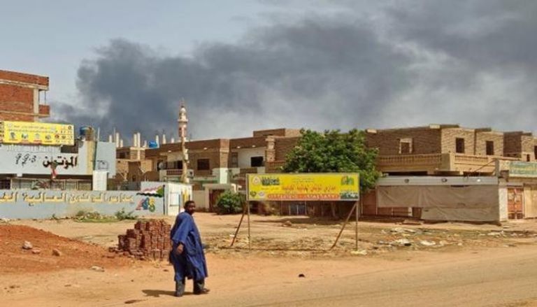 الاشتباكات تعقد حياة السودانيين بشكل مستمر