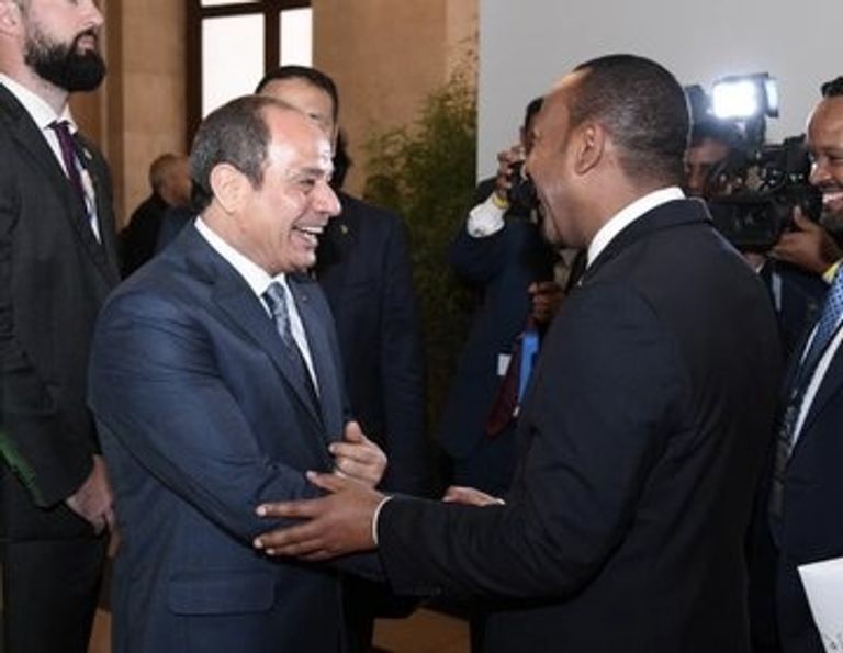 صورة متداولة من لقاء السيسي وآبي أحمد