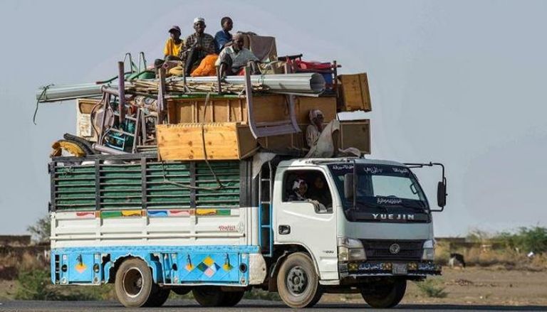 سودانيون نازحون من حجيم القتال دونن أمل قريب في العودة