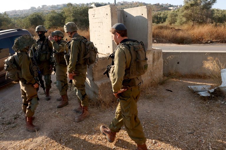 جندي إسرائيلي قرب جنين بالضفة الغربية