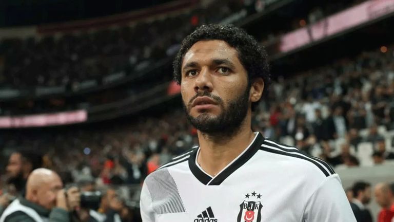 محمد النني بقميص بشكتاش التركي محمد النني لاعب وسط أرسنال