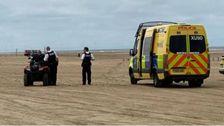 لحظة إخلاء الشاطئ