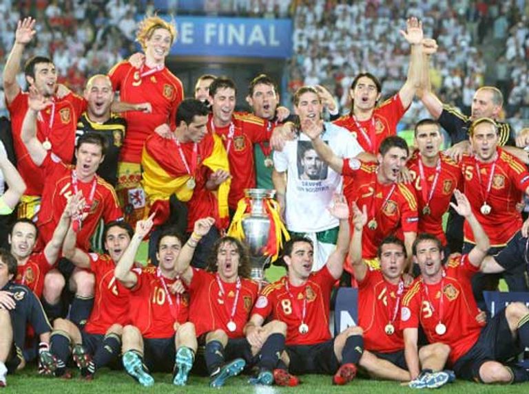 إسبانيا بطلة يورو 2008 منتخب إسبانيا بطل يورو 2012