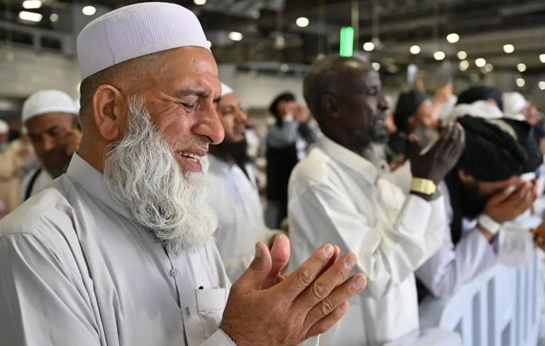 الحجاج في المسجد الحرام