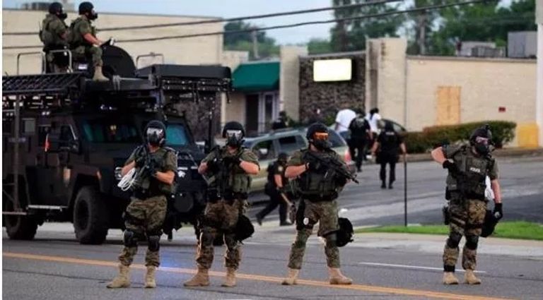 مجموعة من جنود شركة