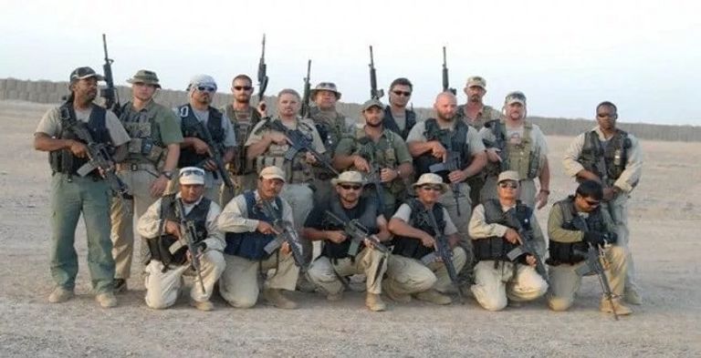 مجموعة من جنود شركة