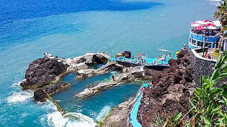 شاطئ دوكا دو كافاكاس أحد أجمل شواطئ فونشال السياحة في فونشال… أجمل الإطلالات وأفضل 8 أنشطة سياحية