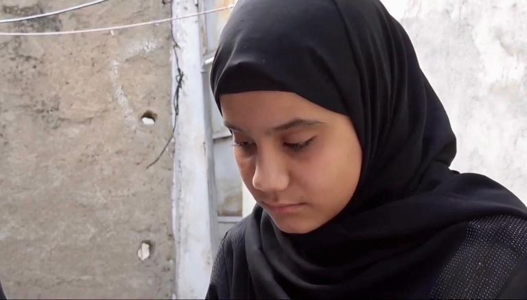 عائلة مختطف يمني في سجون الحوثي ترفع صورته خلال فعالية احتجاجية - أرشيفية