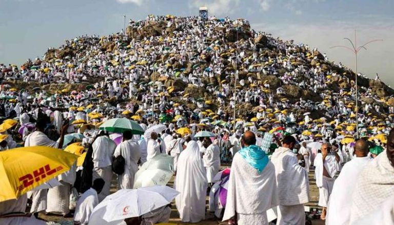 المسلمون على جبل عرفات