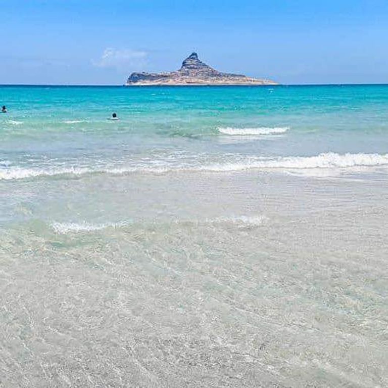 صورة من شواطئ بنزرت التونسية