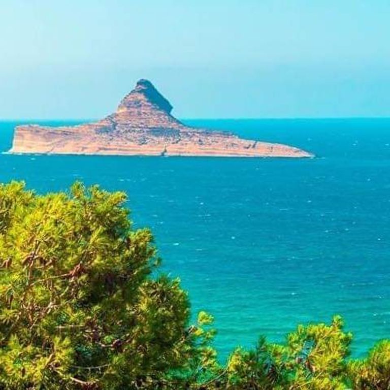 صورة من شواطئ بنزرت التونسية