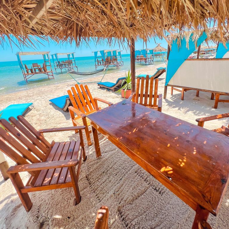 صورة من شواطئ بنزرت التونسية