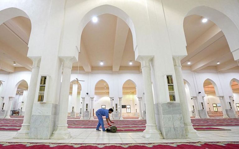 ضيوف الرحمن يتوافدون إلى صعيد عرفات