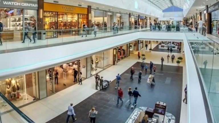 مركز "Palmanova Outlet Village" أحد أفضل مراكز التسوق في بيبيوني استكشف جمال السياحة في بيبيوني وشواطئها الرائعة