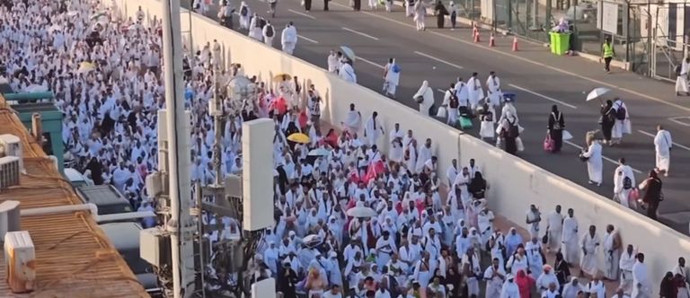 ضيوف الرحمن في مشهد مهيب