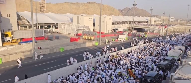 ضيوف الرحمن في مشهد مهيب