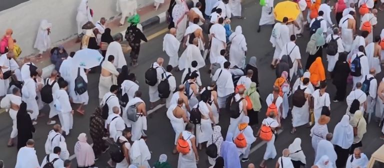 ضيوف الرحمن في مشهد مهيب