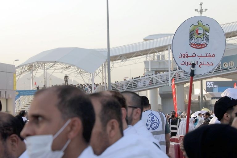 حجاج الإمارات يؤدون المناسك في سهولة ويسر