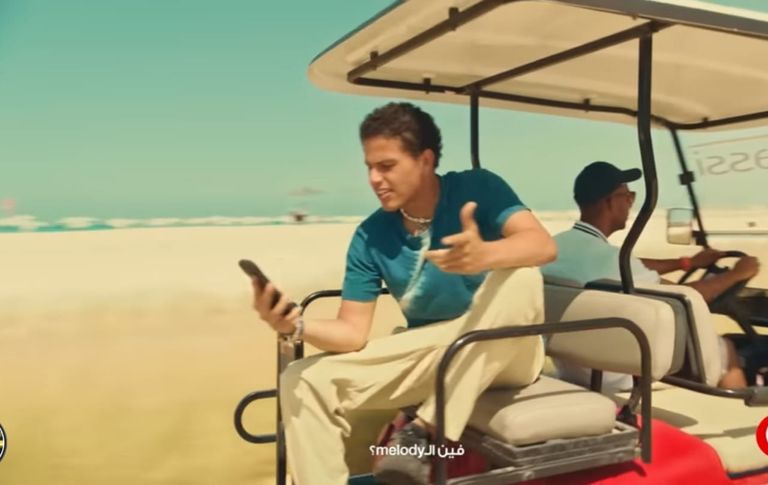 عمرو دياب وابنه عبدالله في الإعلان