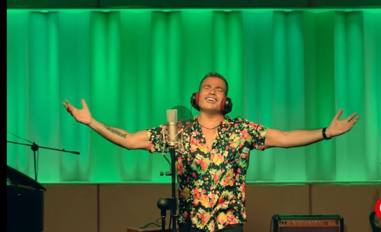 عمرو دياب وابنه عبدالله في الإعلان