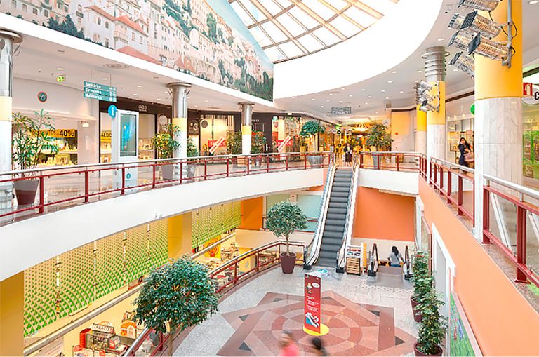 مركز "Coimbra Shopping" أحد أفضل مولات الأوت ليت في كويمبرا التسوق في كويمبرا… أفضل الأسواق والمولات العصرية