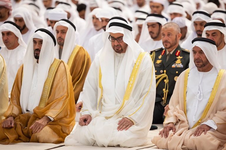الشيخ محمد بن زايد آل نهيان وبعض الشيوخ في صلاة عيد الأضحى