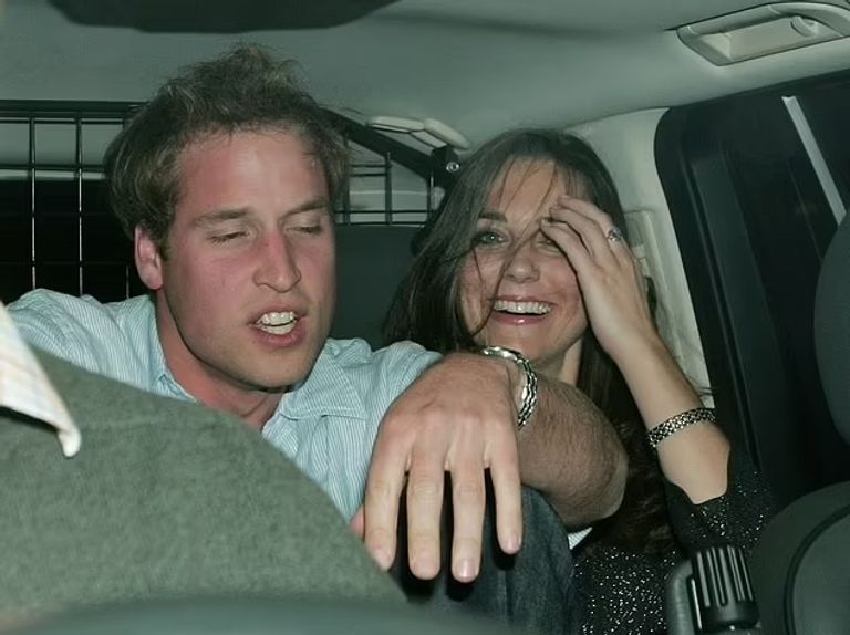 ويليام وهاري أثناء خروجهما من أحد الأندية الليلية