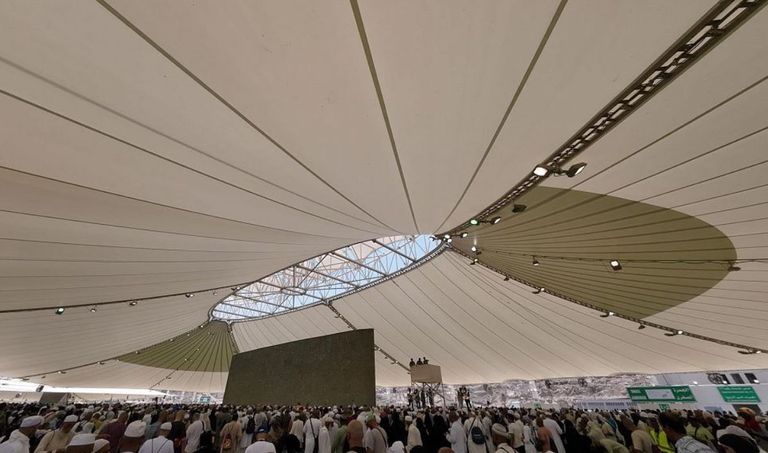 تقنيات متطورة لإدارة الحشود للحفاظ على أمن وسلامة الحجاج