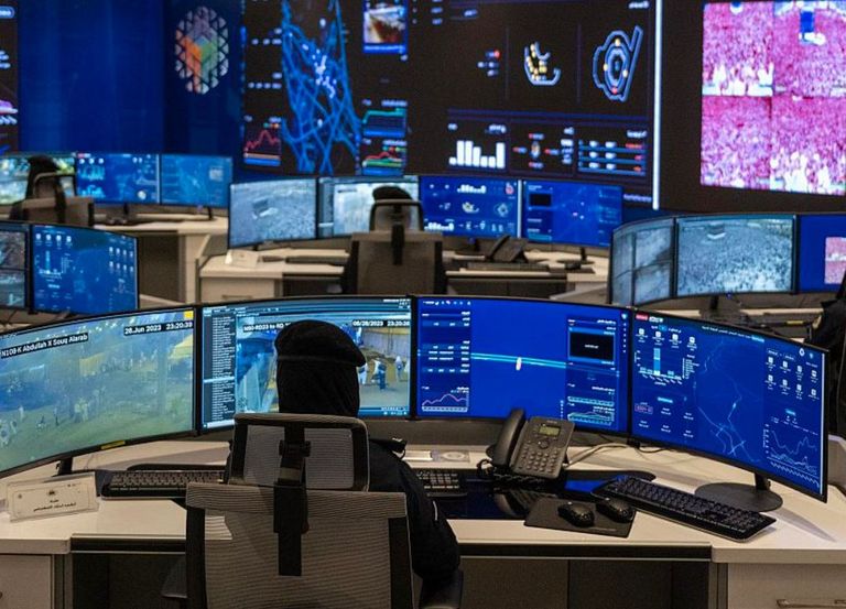 تقنيات متطورة لإدارة الحشود للحفاظ على أمن وسلامة الحجاج