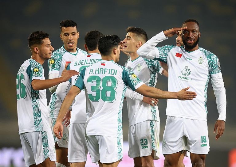 الرجاء المغربي يوسف بلايلي لاعب منتخب الجزائر