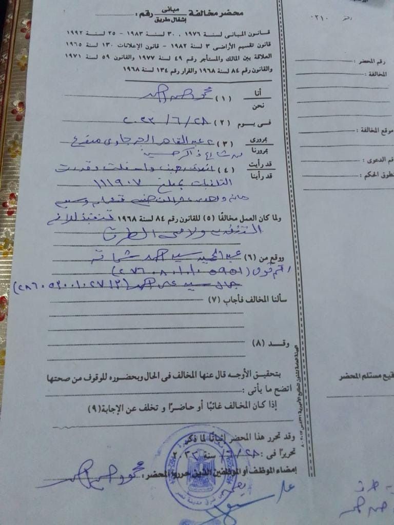 الجزّار علَّق اللحم على أحد أعمدة المونوريل 