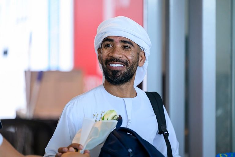 حجاج الإمارات من أسر الشهداء يعودون إلى أرض وطنهم
