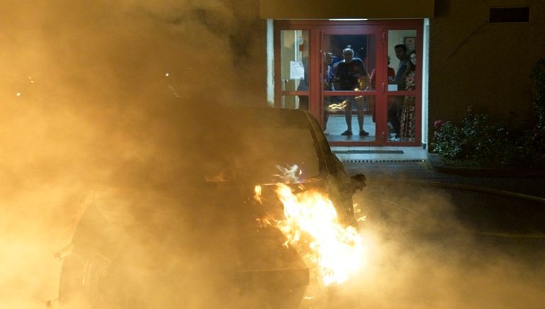 جانب من أعمال الشغب في فرنسا - رويترز