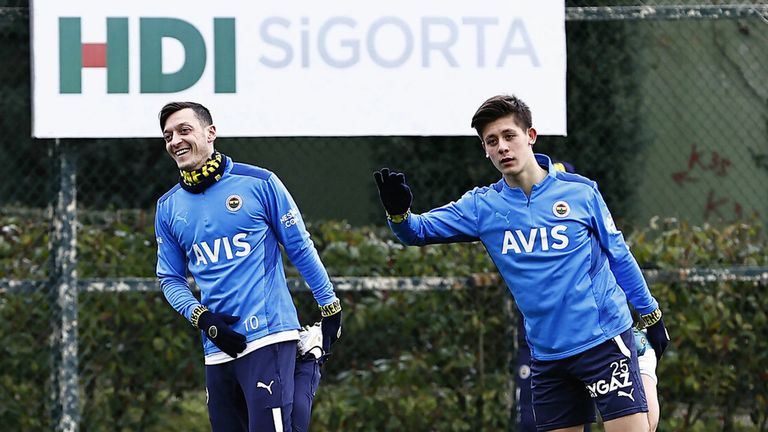 أردا غولر ومسعود أوزيل أردا غولر ومسعود أوزيل