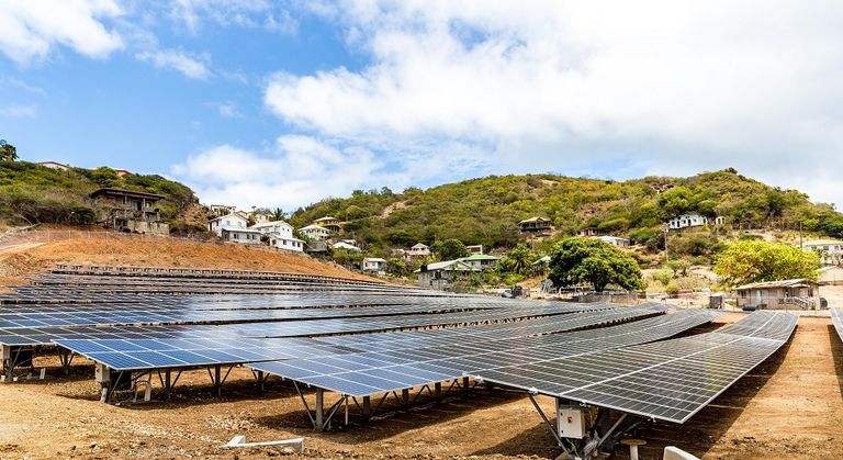 محطة ألواح شمسية كهروضوئية في سانت فينسنت والغرينادين – إحدى مشاريع دول البحر الكاريبي مجمع محمد بن زايد للطاقة الشمسية في توغو