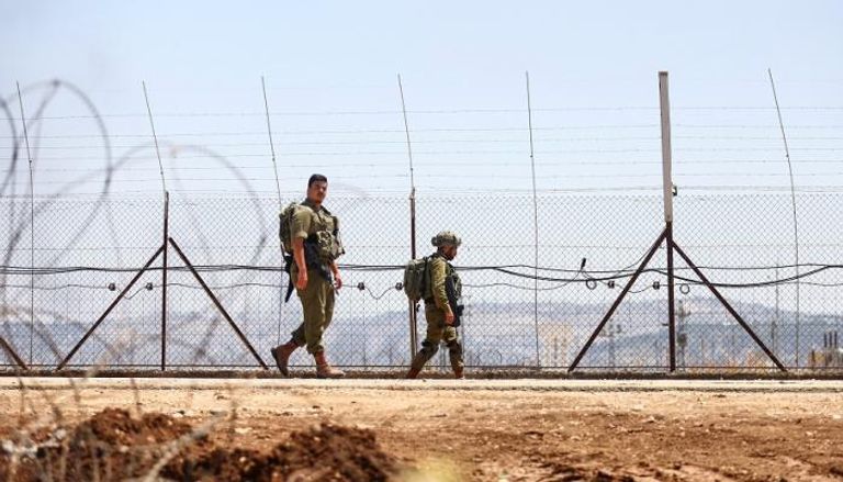دورية عسكرية إسرائيلية خلال اقتحام مخيم جنين- رويترز