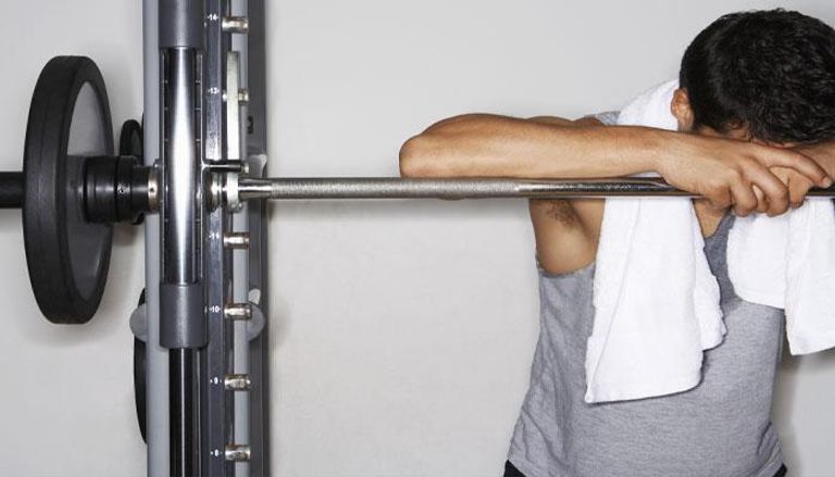 نصائح لتجنب الإصابات أثناء التدريبات الرياضية الإصابة أثناء التمارين تعود لأسباب عديدة