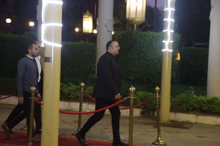 محمد منير من عزاء علاء عبدالخالق
