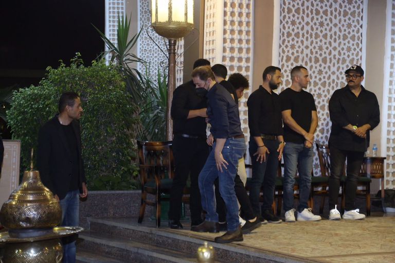 محمد منير من عزاء علاء عبدالخالق