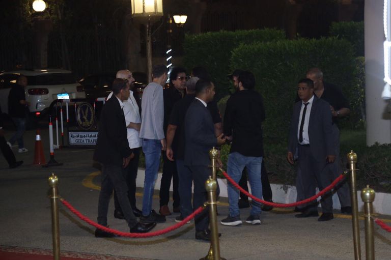 محمد منير من عزاء علاء عبدالخالق