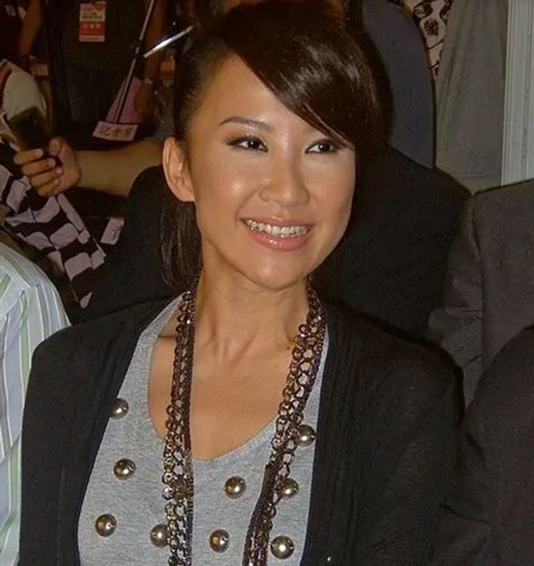 المغنية كوكو لي