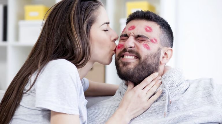 اليوم العالمي للتقبيل 2023