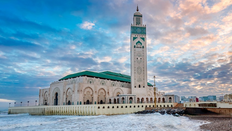 مسجد الحسن الثاني أحد أفضل أماكن السياحة في الدار البيضاء السياحة في الدار البيضاء.. أجمل الإطلالات في كازابلانكا المغربية