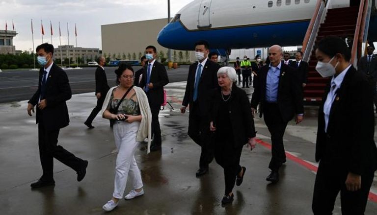 لحظة وصول وزيرة الخزانة الأمريكية إلى الصين- رويترز